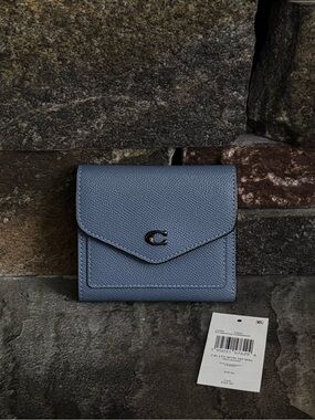 NWT COACH Small Wyn Wallet